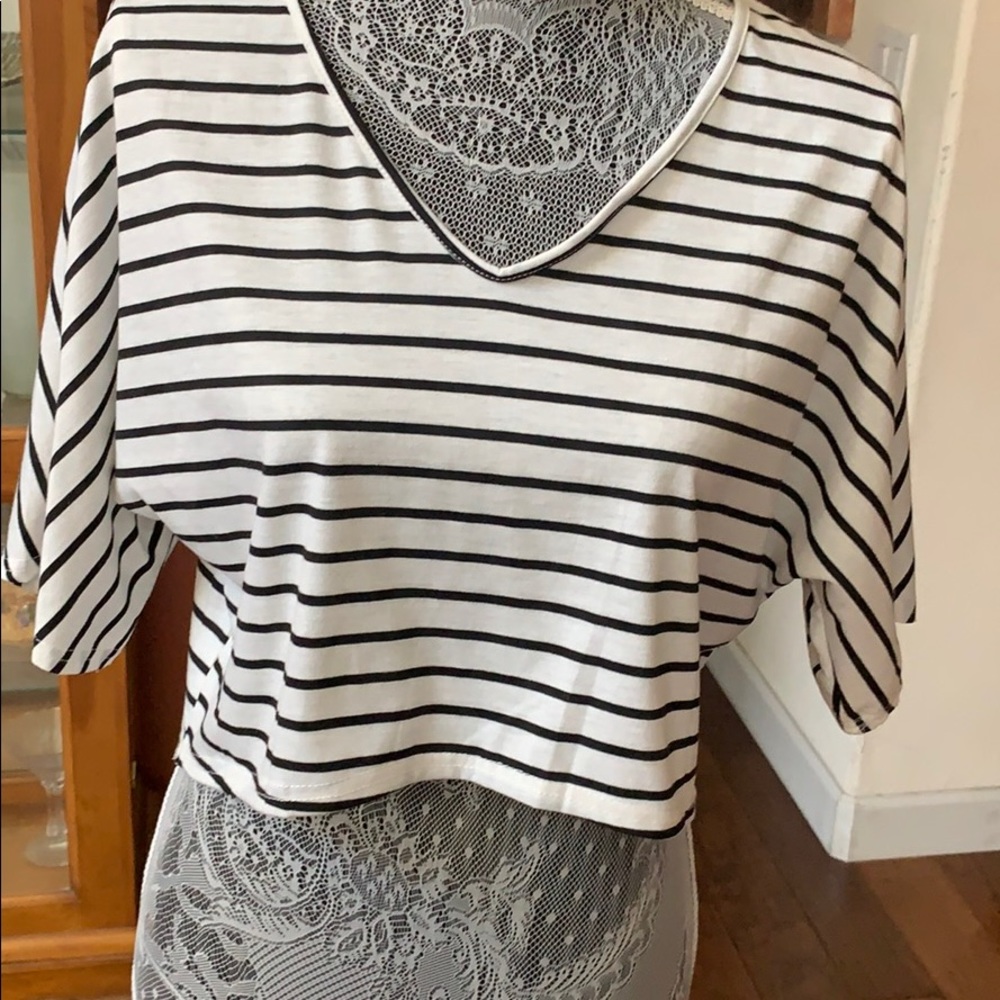 Crop short sleeve blk/wht top